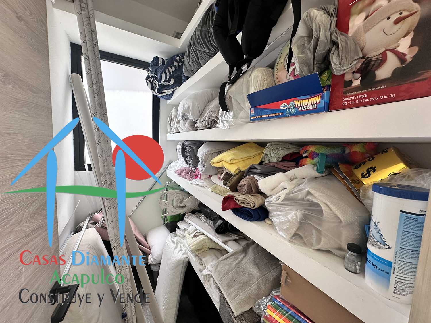 Casa Bruha - Clóset de blancos 1